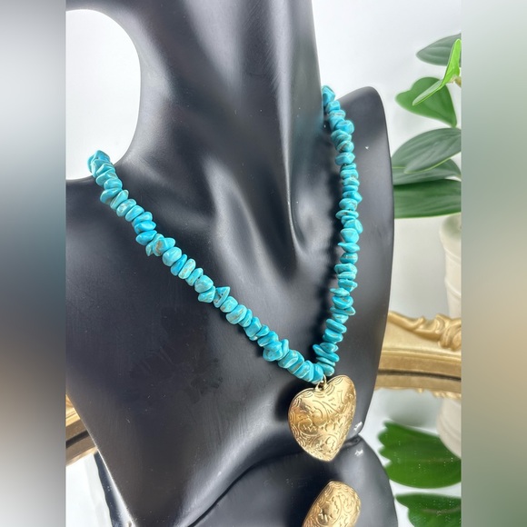 Atterri Jewelry - Turquoise Chip Necklace with Large Gold Heart Pendant